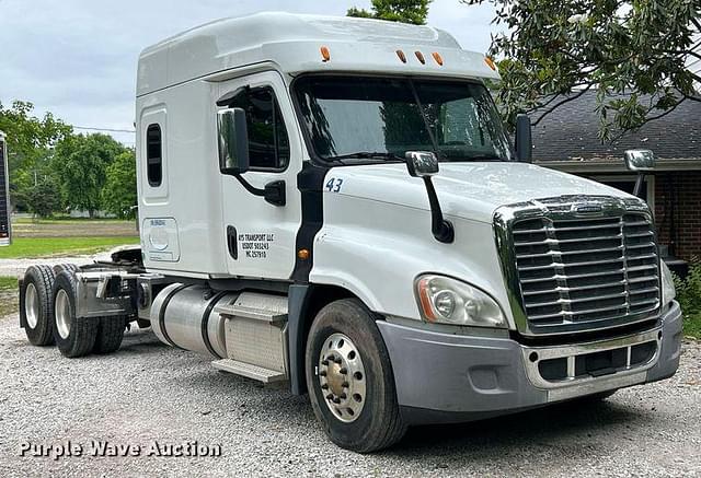 Image of Freightliner Cascadia 125 equipment image 2