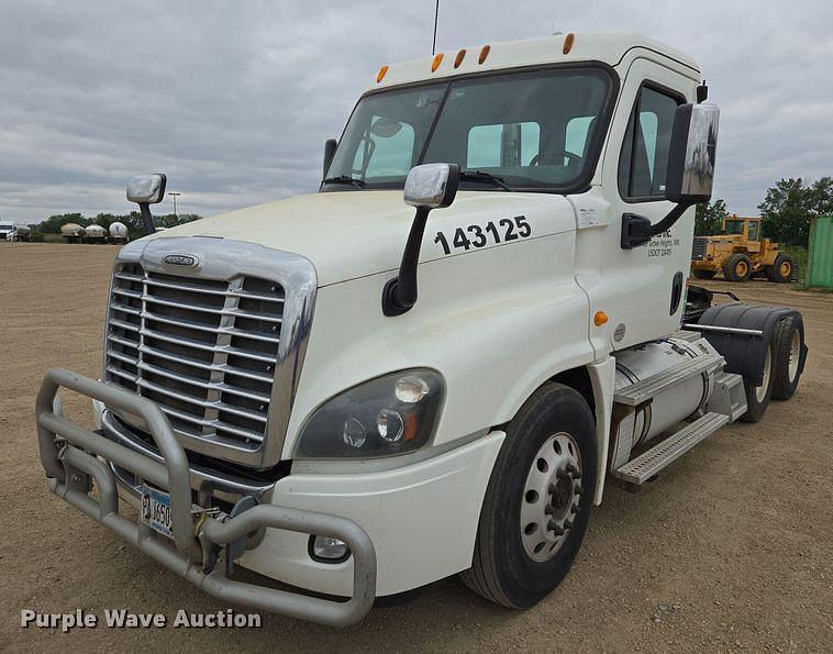 Image of Freightliner Cascadia 125 Primary image