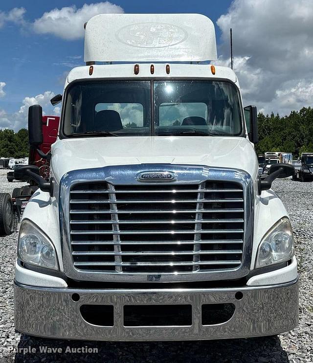 Image of Freightliner Cascadia 125 equipment image 1