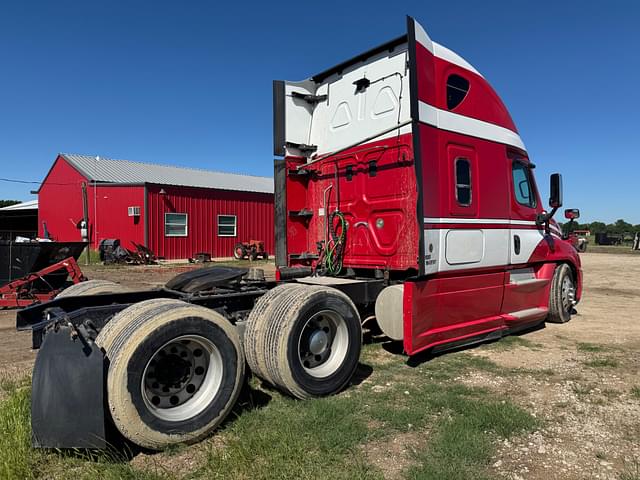 Image of Freightliner Cascadia 125 equipment image 3