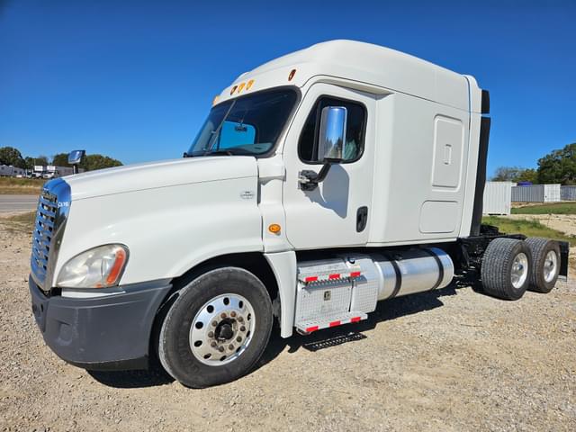 Image of Freightliner Cascadia 125 equipment image 2