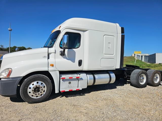 Image of Freightliner Cascadia 125 equipment image 3