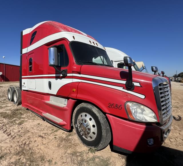 Image of Freightliner Cascadia 125 equipment image 4
