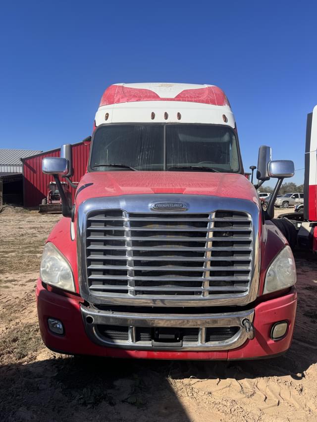 Image of Freightliner Cascadia 125 equipment image 1