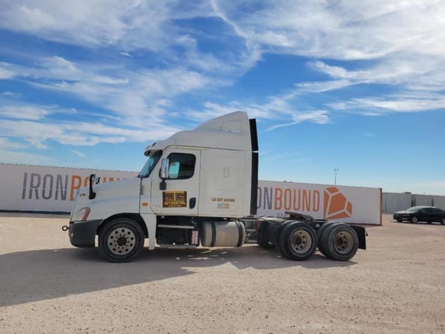 Image of Freightliner Cascadia 125 equipment image 1