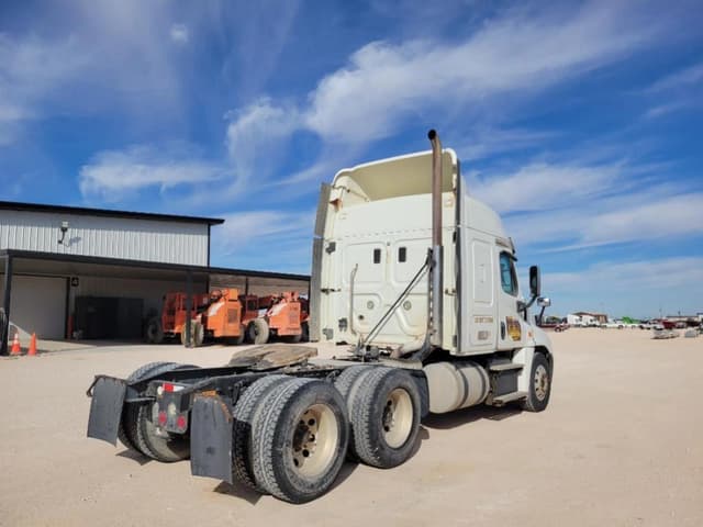 Image of Freightliner Cascadia 125 equipment image 4