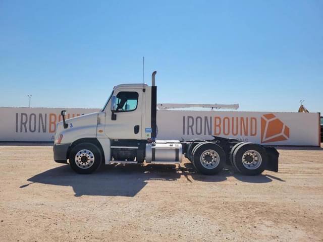 Image of Freightliner Cascadia 125 equipment image 1