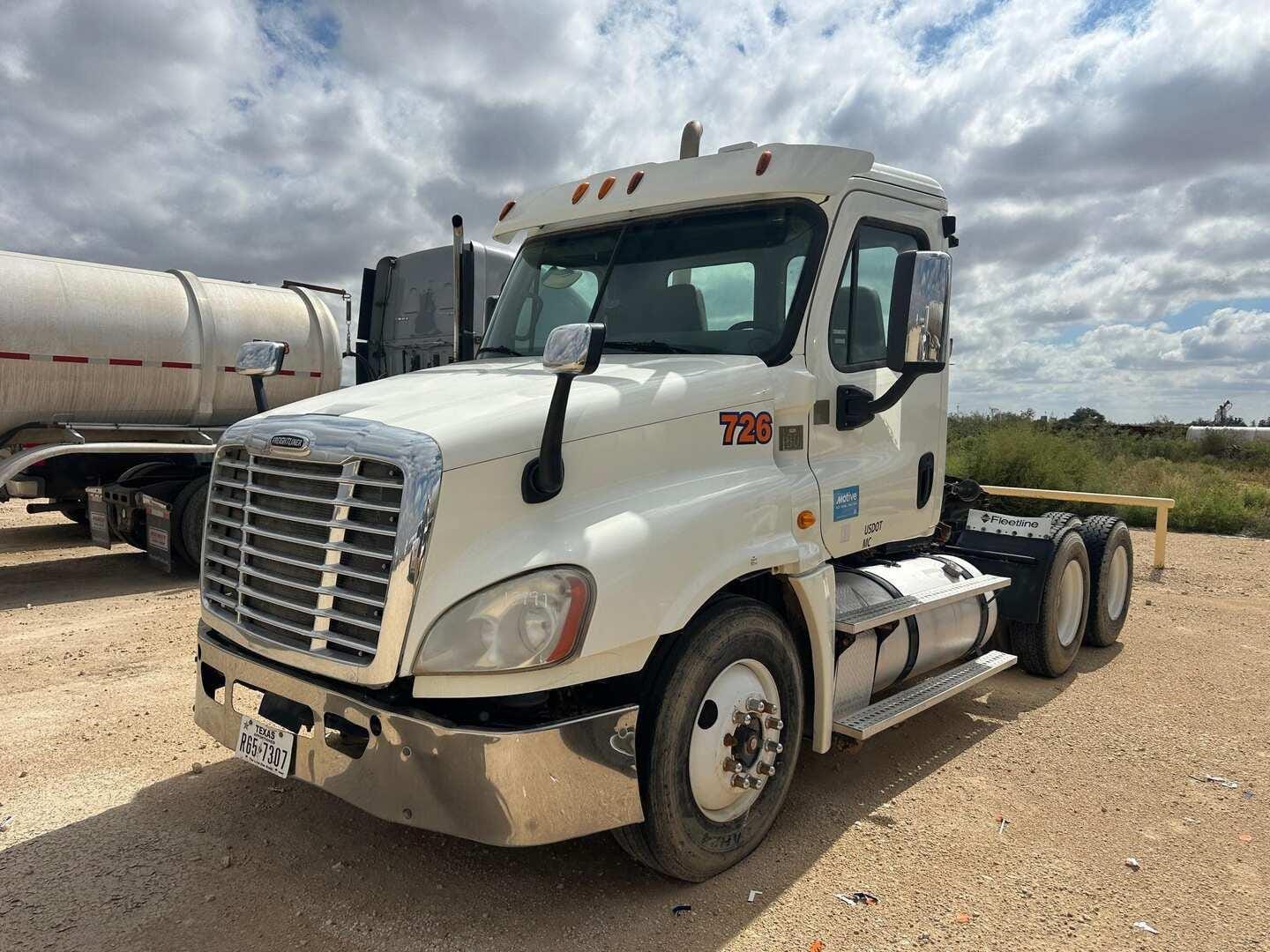 2014 Freightliner Cascadia Equipment Image0