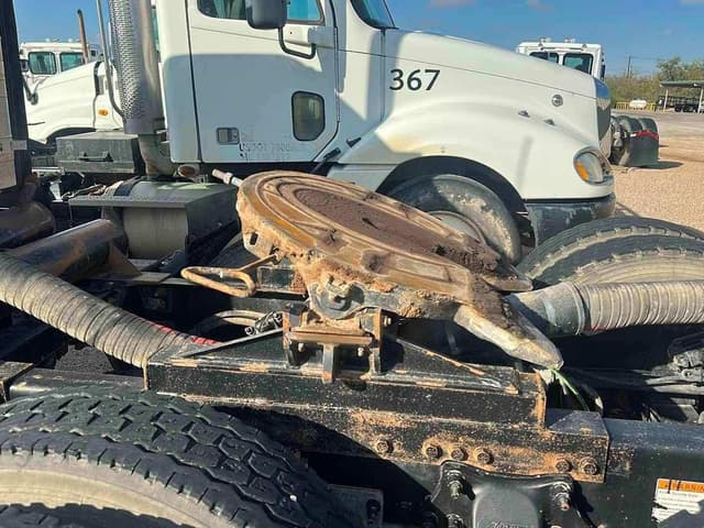 Image of Freightliner Cascadia equipment image 4