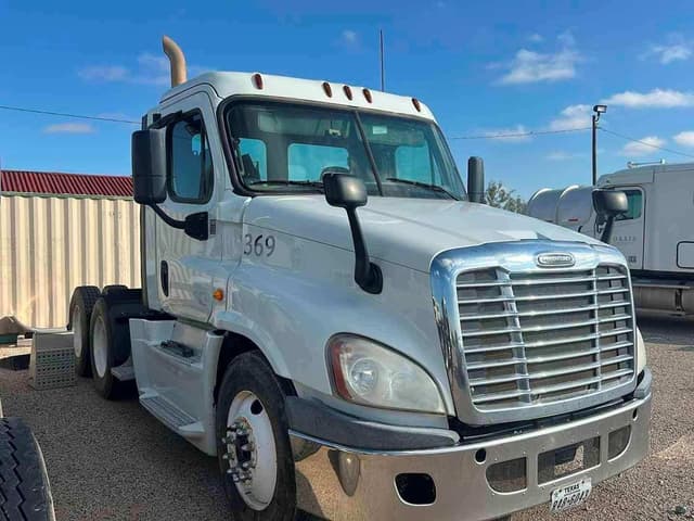Image of Freightliner Cascadia equipment image 1