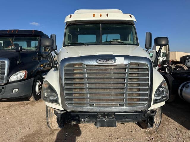 Image of Freightliner Cascadia equipment image 1