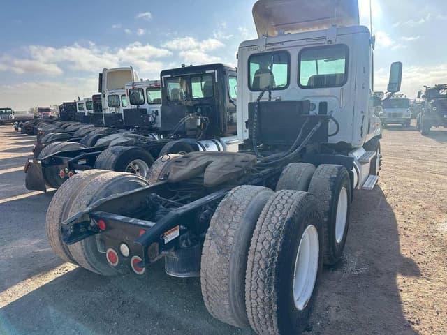 Image of Freightliner Cascadia equipment image 4