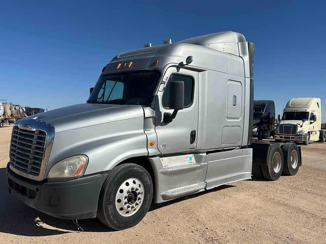 Image of Freightliner Cascadia equipment image 2