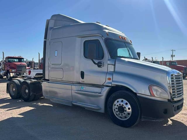 Image of Freightliner Cascadia equipment image 4