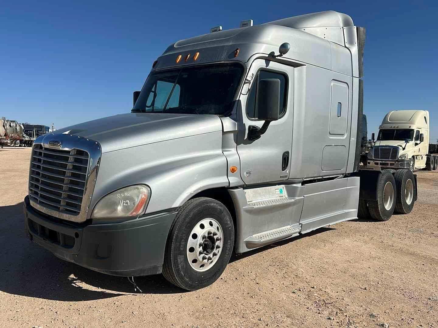 2014 Freightliner Cascadia Equipment Image0