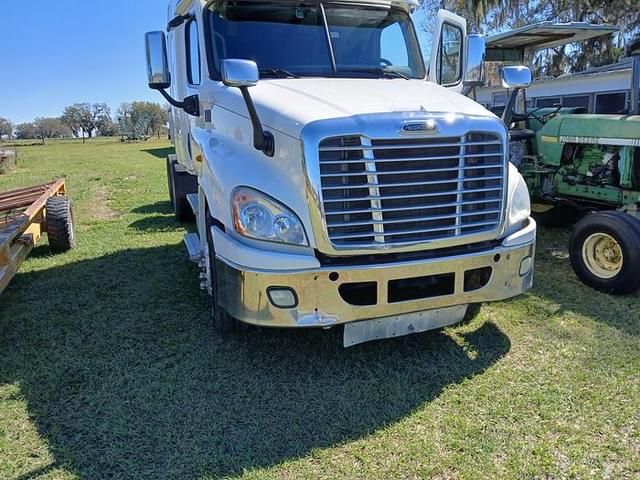 Image of Freightliner Cascadia equipment image 3