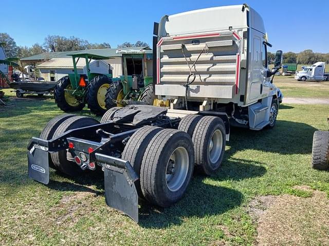 Image of Freightliner Cascadia equipment image 2