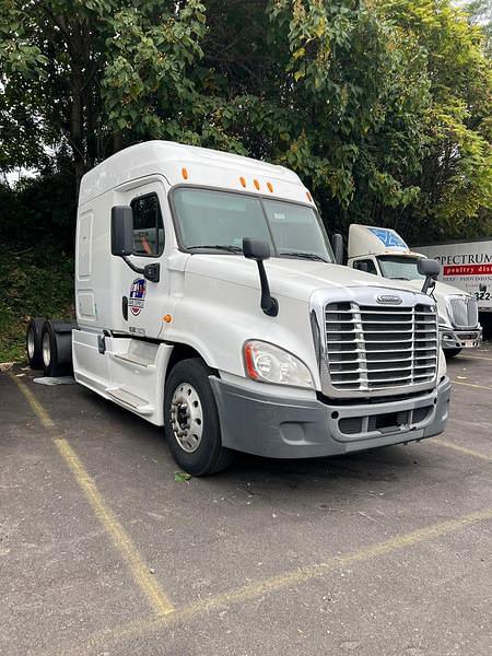 Image of Freightliner Cascadia Image 0