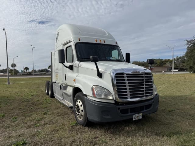 Image of Freightliner Cascadia equipment image 4
