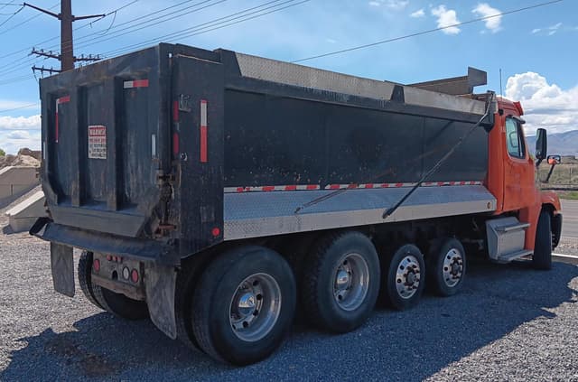 Image of Freightliner Cascadia equipment image 4