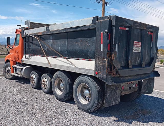 Image of Freightliner Cascadia equipment image 2