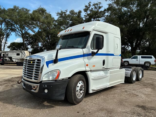 Image of Freightliner Cascadia equipment image 1