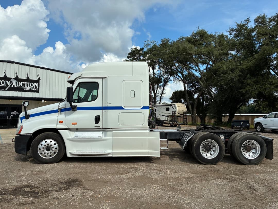 Image of Freightliner Cascadia Primary image