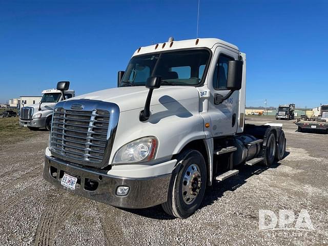 Image of Freightliner Cascadia equipment image 1