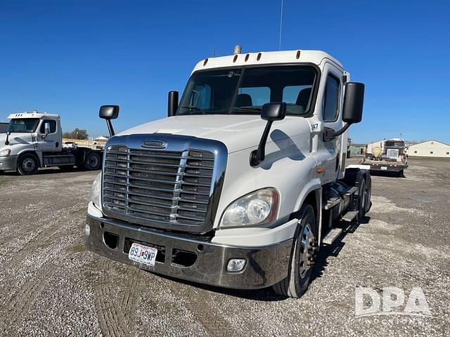 Image of Freightliner Cascadia equipment image 2