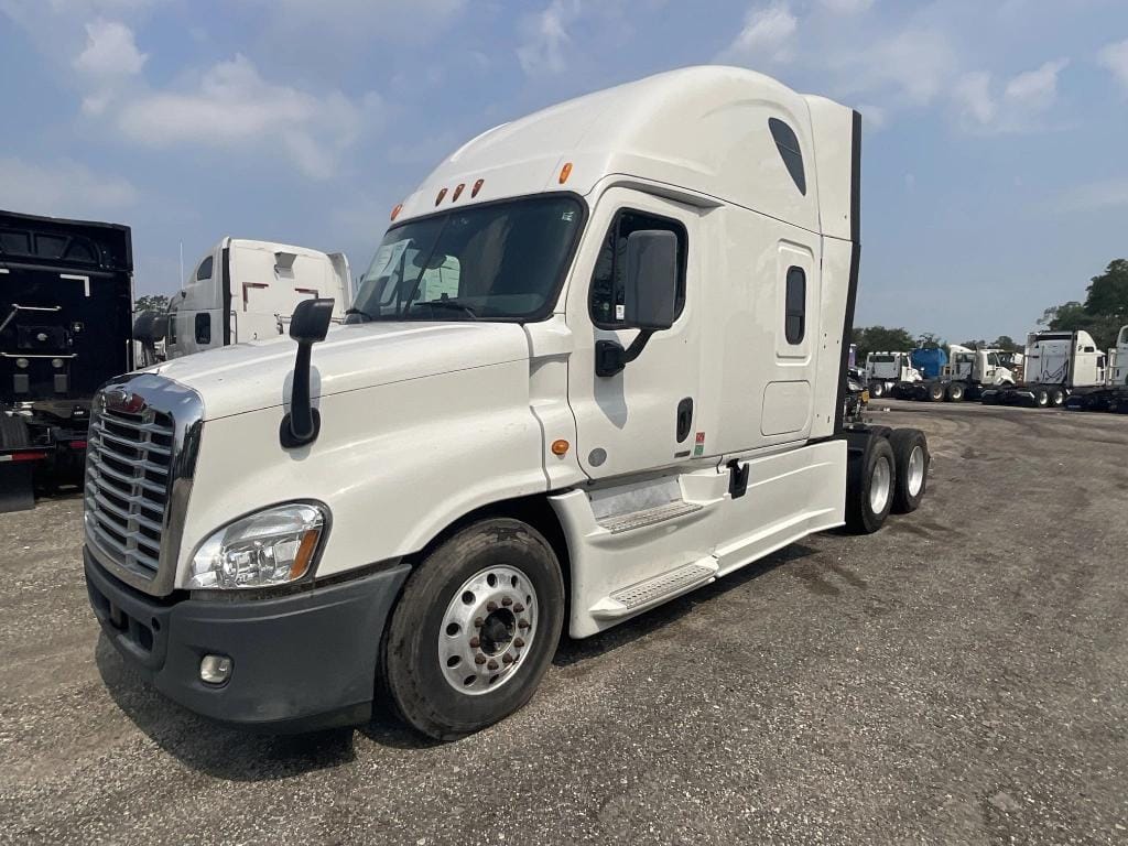 2014 Freightliner Cascadia Equipment Image0