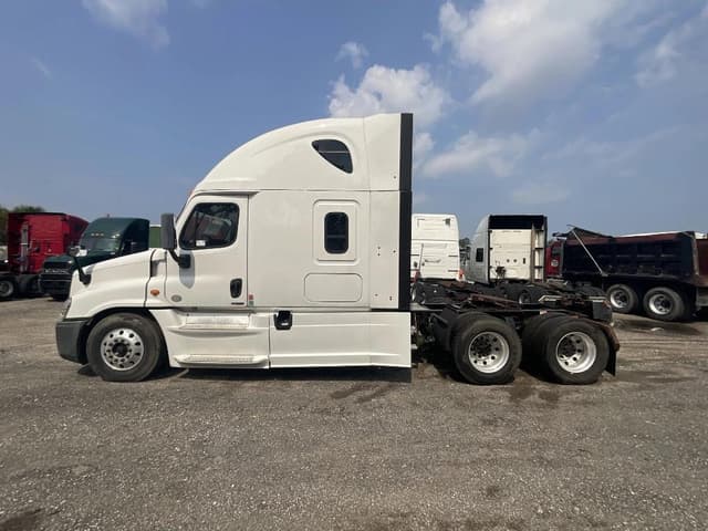 Image of Freightliner Cascadia equipment image 1