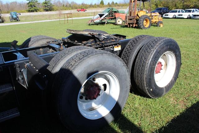 Image of Freightliner Cascadia equipment image 3