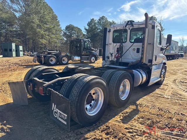 Image of Freightliner Cascadia equipment image 1