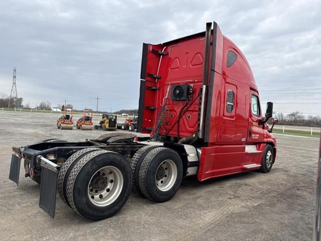 Image of Freightliner Cascadia Evolution equipment image 3