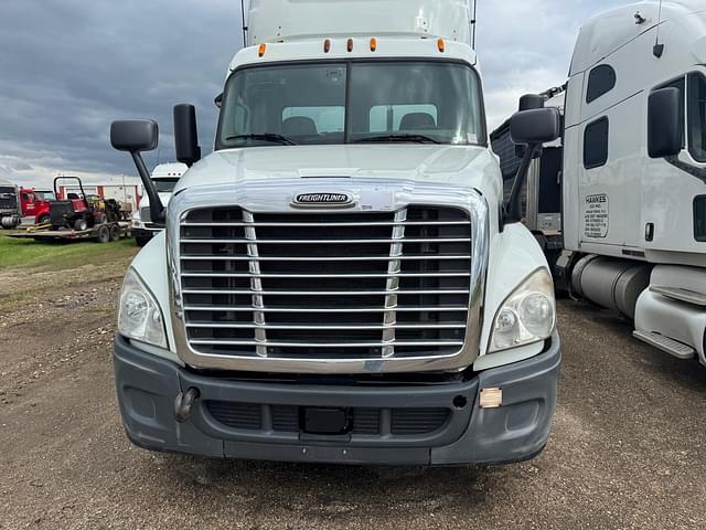 Image of Freightliner Cascadia equipment image 2
