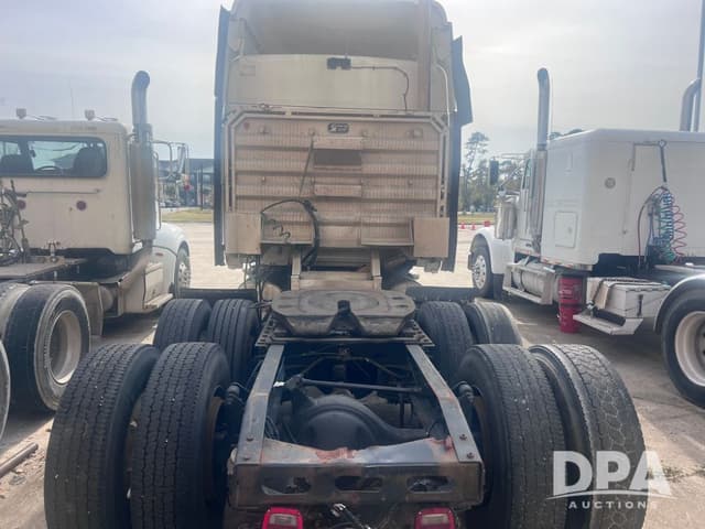 Image of Freightliner Cascadia equipment image 2