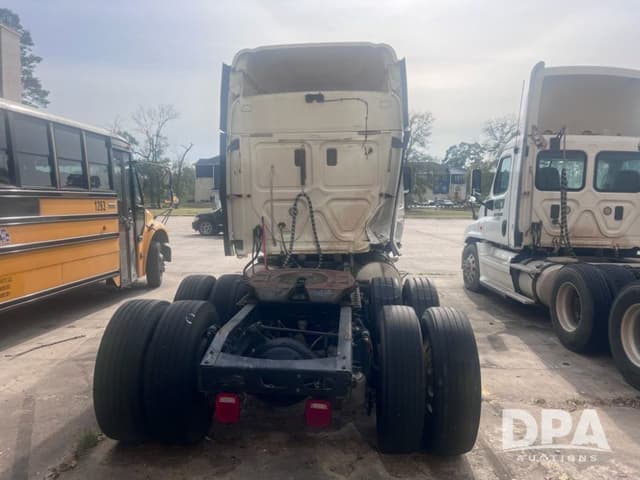 Image of Freightliner Cascadia equipment image 2