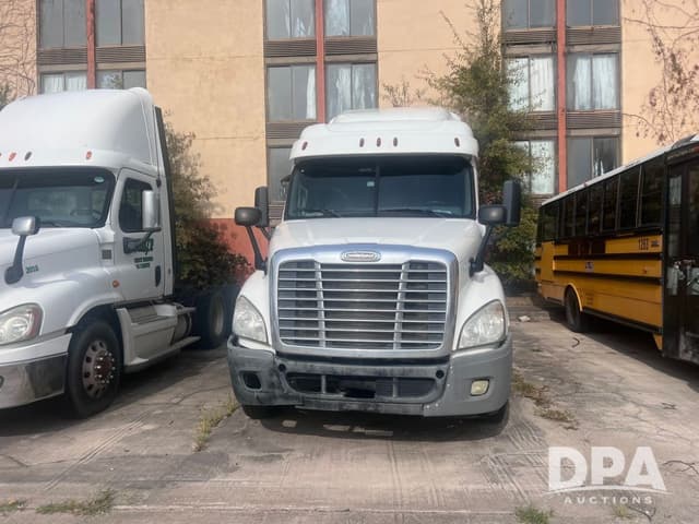 Image of Freightliner Cascadia equipment image 1