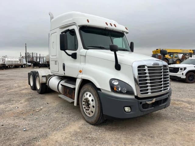 Image of Freightliner Cascadia equipment image 2