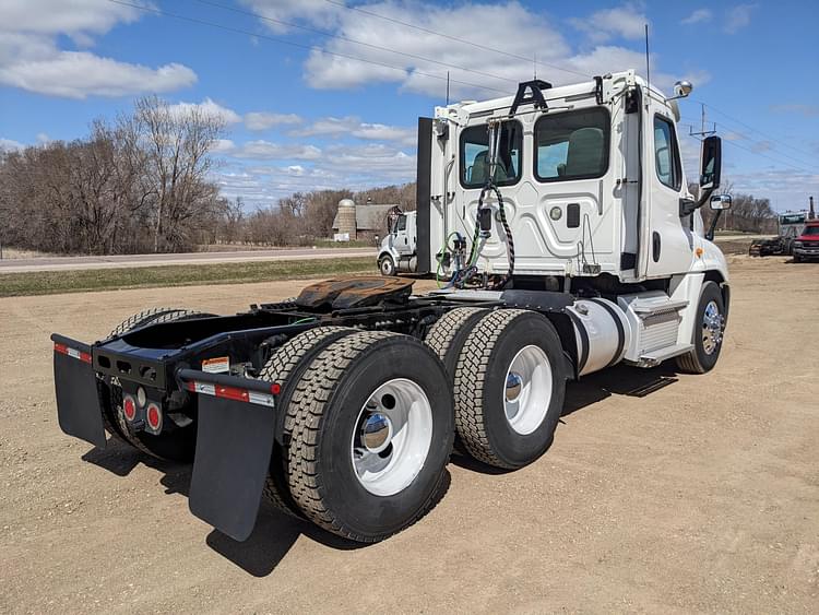 Main image Freightliner Cascadia 5