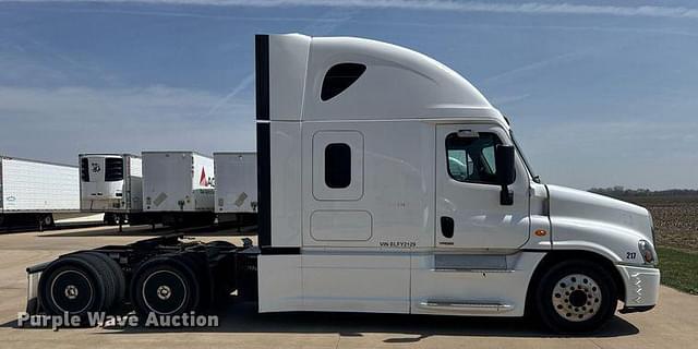 Image of Freightliner Cascadia equipment image 3
