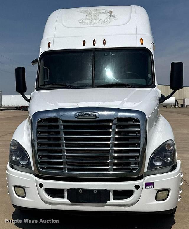 Image of Freightliner Cascadia equipment image 1