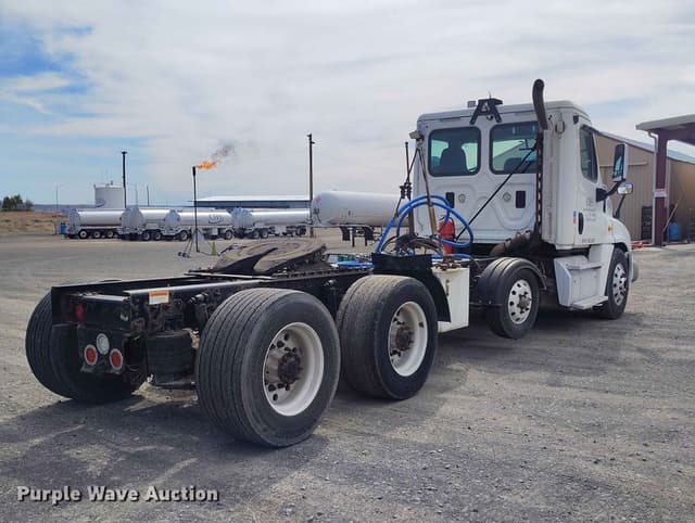 Image of Freightliner Cascadia equipment image 4
