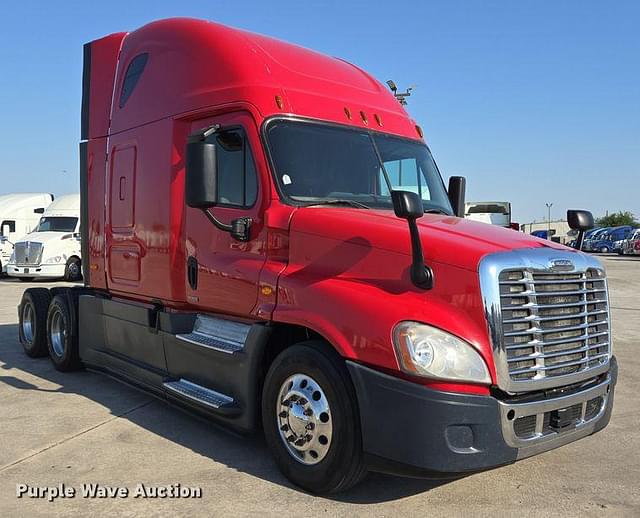 Image of Freightliner Cascadia equipment image 2