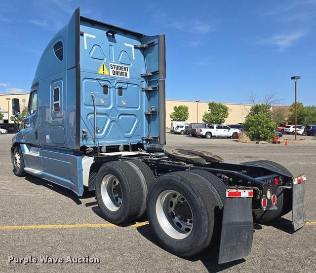 Image of Freightliner Cascadia equipment image 1