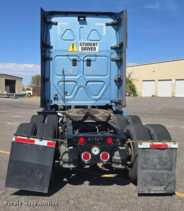 Image of Freightliner Cascadia equipment image 3
