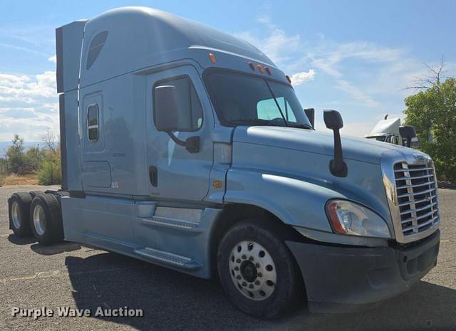 Image of Freightliner Cascadia equipment image 4