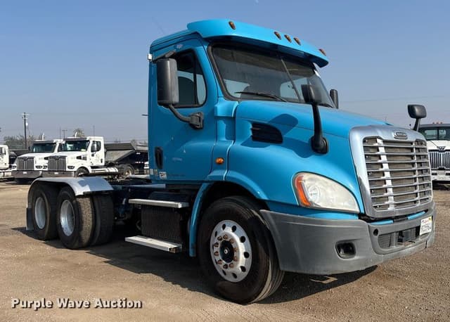 Image of Freightliner Cascadia equipment image 2