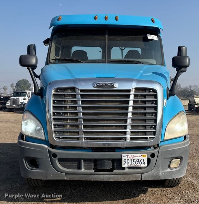 Image of Freightliner Cascadia equipment image 1