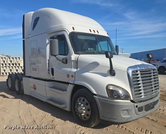 Image of Freightliner Cascadia equipment image 2